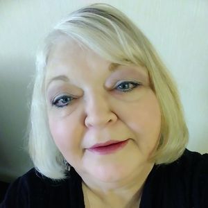 Meet your Posher, Carla